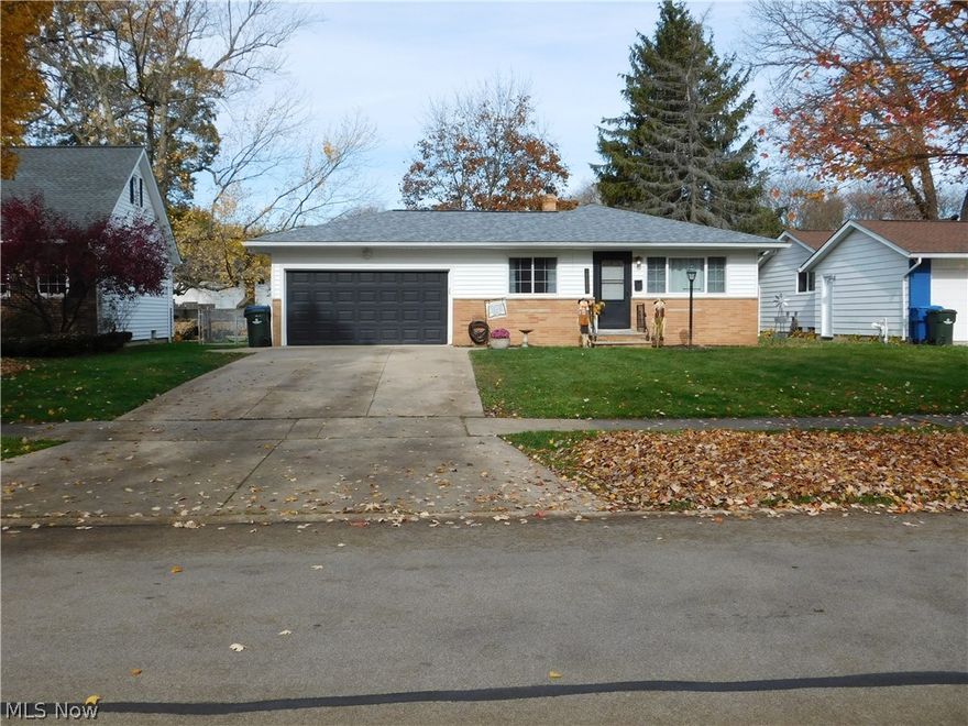 This cozy 3 bedroom home is nestled in a wonderful development close to all the amenities the city has to offer. The
home has recently been updated with a new roof, new furnace and central a/c unit, new sump pump. The rooms have
all been freshly painted for a fresh new start for the homes next family. The house features a fenced in back yard and
a fully finished basement for all your entertainment. This is a must see and won't last long!!