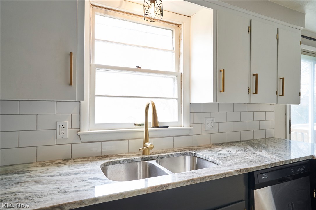 8484 Traphagen Street NW