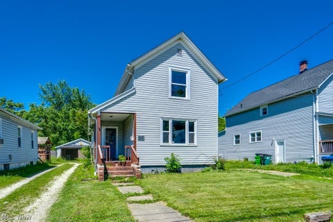 Homes For Sale - 36 21st Street<br/> Summit County, Barberton, OH 44203