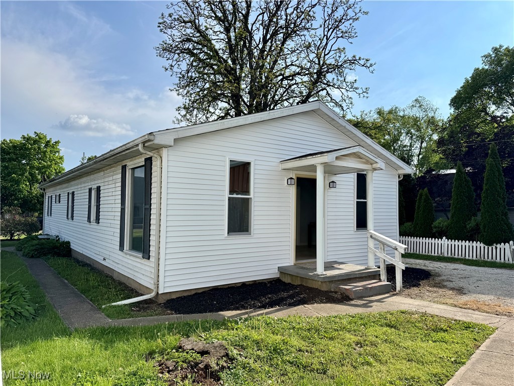 1226 E Main Street, Coshocton, Ohio image 4