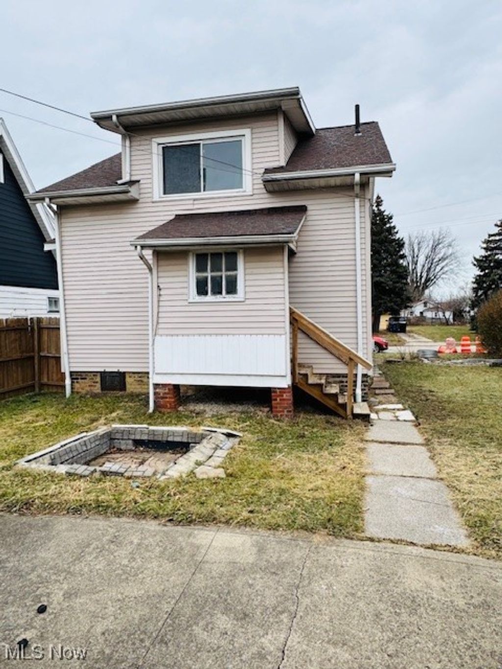 Photo of 19612 Pawnee Avenue, Cleveland, OH 44119 (MLS # 5180797)