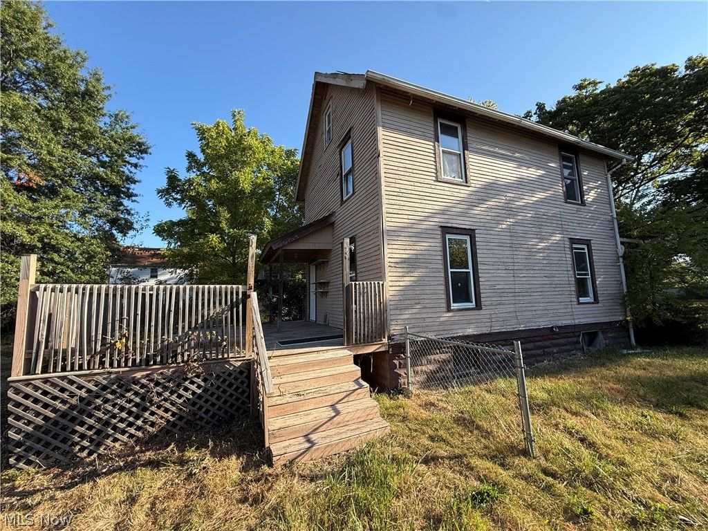 Photo of 1033 Olive Avenue NE, Warren, OH 44483 (MLS # 5196698)