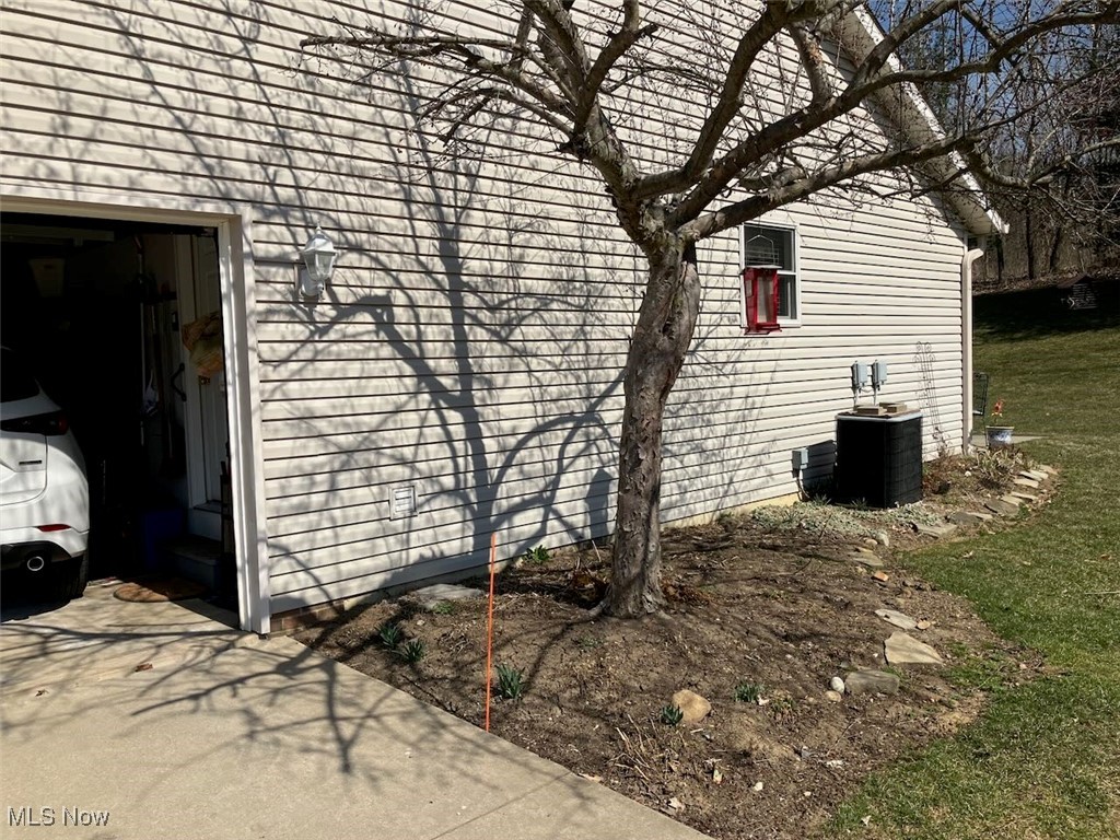 1477 Waters Edge Drive, Akron, Ohio image 4
