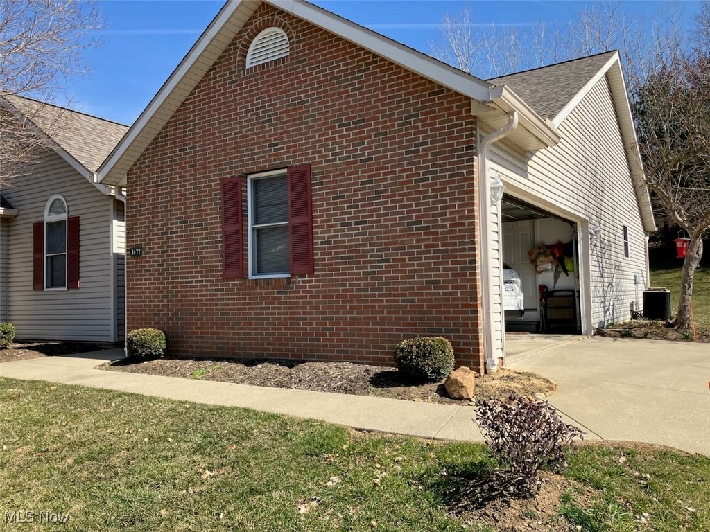 1477 Waters Edge Drive, Akron, Ohio image 1
