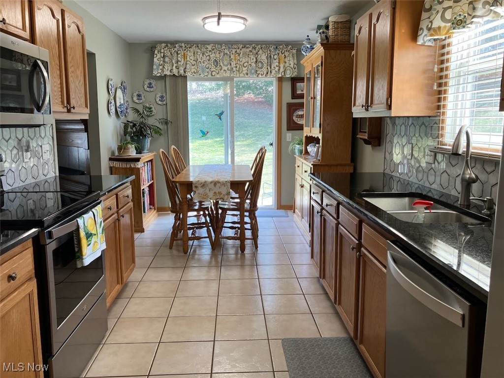 1477 Waters Edge Drive, Akron, Ohio image 10