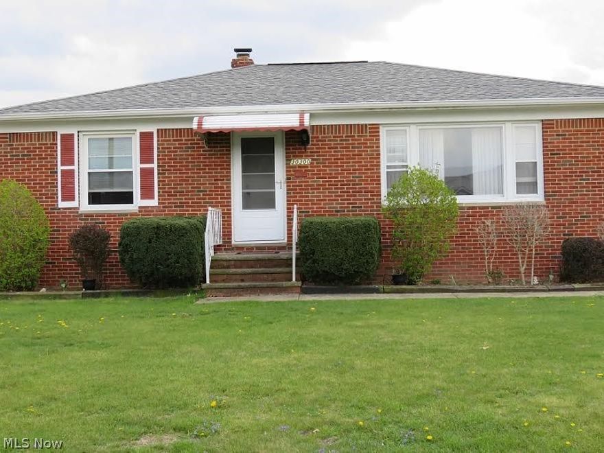 Spacious 3 bedroom 2 bath ranch house with large family room addition on a cul-de-sac street near shopping, freeways, parks, schools, etc. Nice sized rec. room and utility room / laundry room in the basement. Over-sized 2.5 car garage sitting on a .017 acre fenced in lot. 
Updates are as follows; 
-New Windows 2009 - New Furnace / AC 2015 - New Door 2015 - New Roof 2010 - New Hot Water Tank 2016 - UPDATED electrical 2014 - New Carpet 10-2016 - Freshly Painted 10-2016 - New Kitchen Floor 11-2016.
Please be sure to click on the 3D Tour link