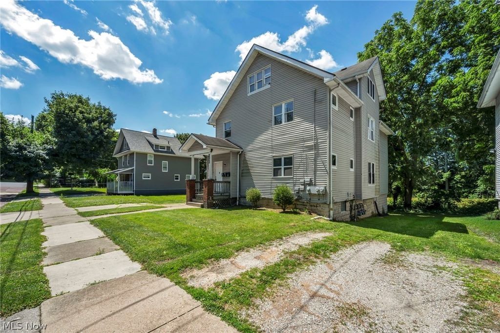 Photo of 1288 Pondview Avenue, Akron, OH 44305 (MLS # 5222371)