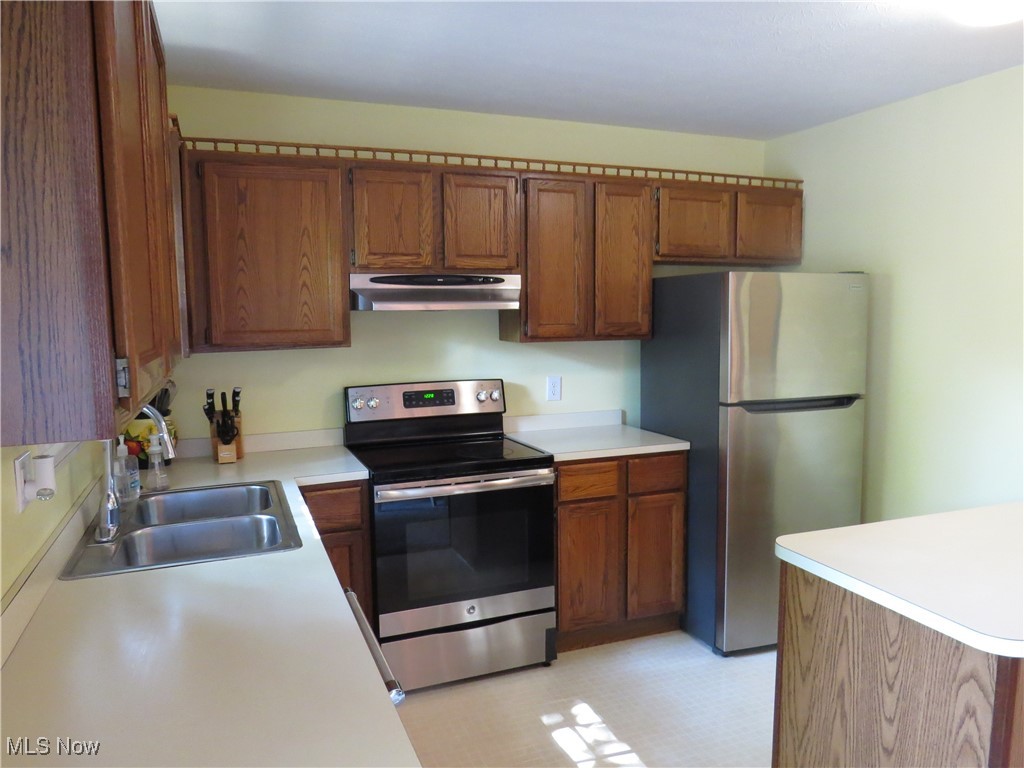 Mentor, Ohio 44060, United States, 4 Bedrooms Bedrooms, ,2 BathroomsBathrooms,Residential,Active,214340