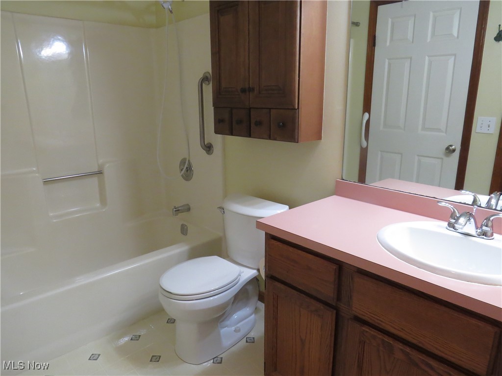 Mentor, Ohio 44060, United States, 4 Bedrooms Bedrooms, ,2 BathroomsBathrooms,Residential,Active,214340