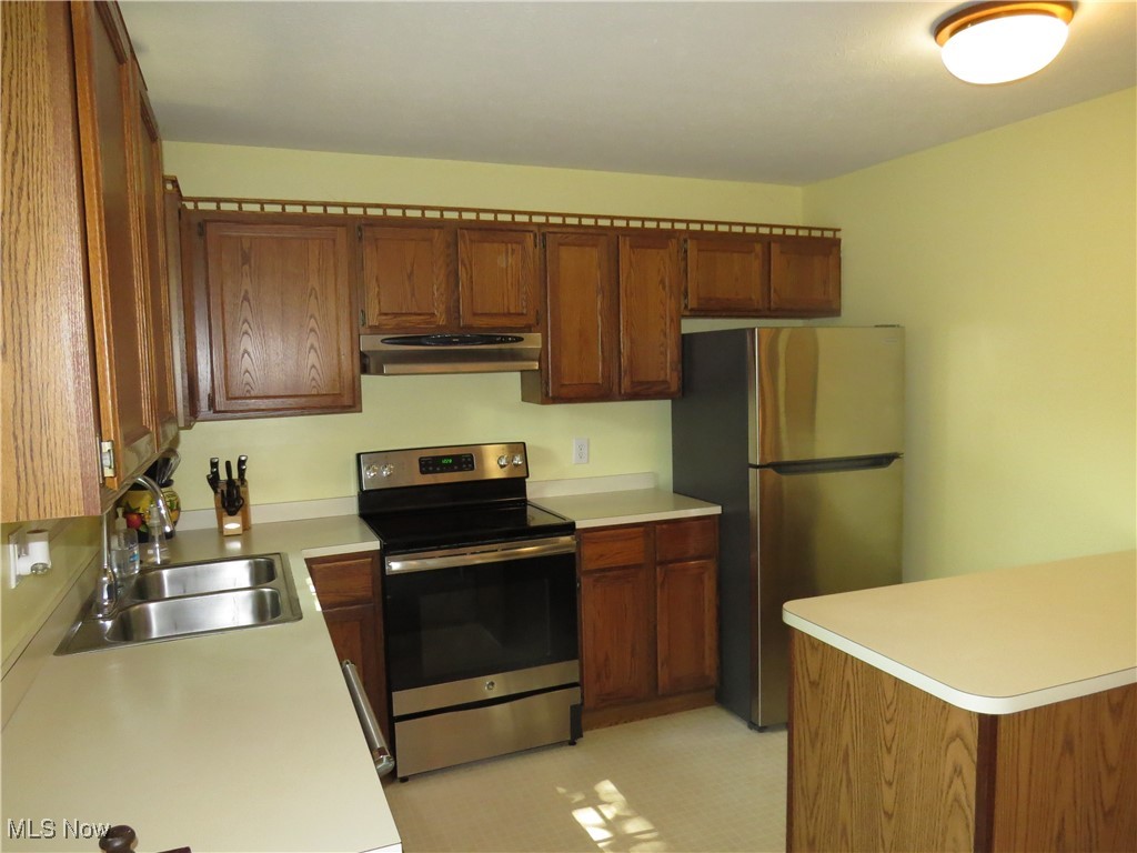 Mentor, Ohio 44060, United States, 4 Bedrooms Bedrooms, ,2 BathroomsBathrooms,Residential,Active,214340