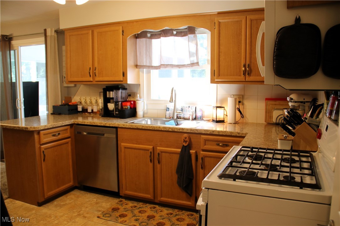 6929 Pinetree Avenue, Canton, Ohio image 20