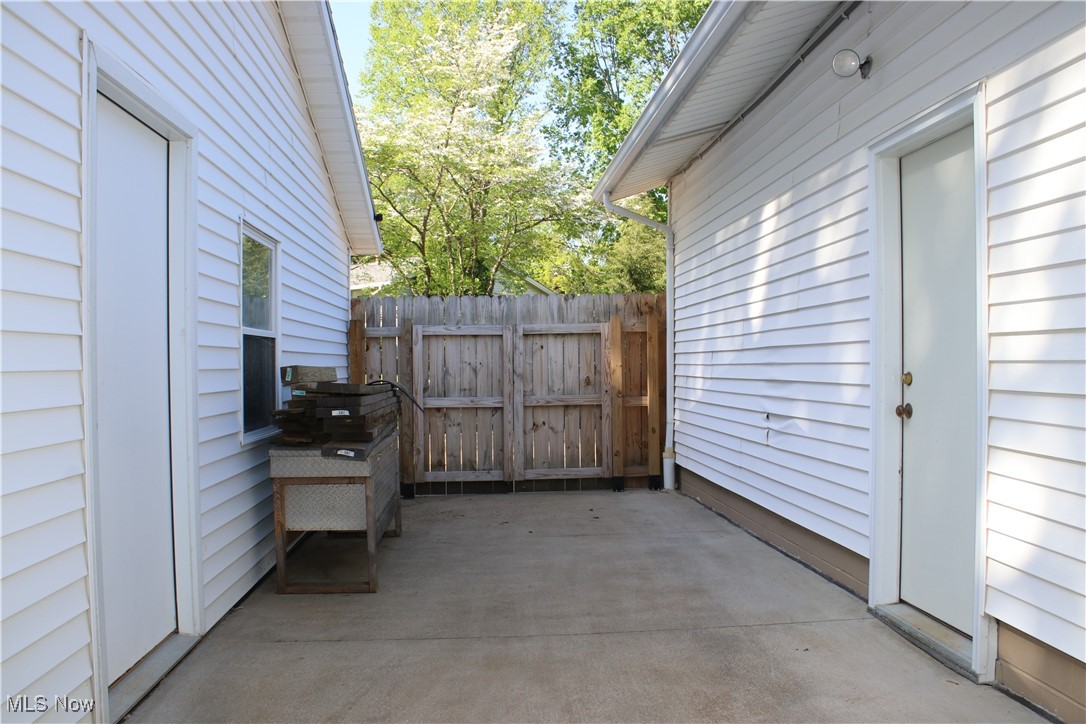 6929 Pinetree Avenue, Canton, Ohio image 29
