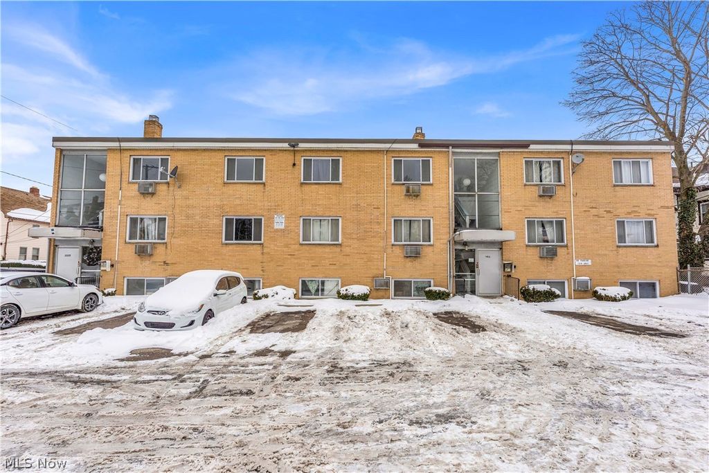 Photo of 1415 Wyandotte Avenue #302, Lakewood, OH 44107 (MLS # 5185942)