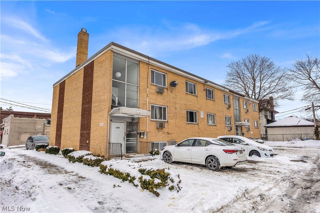 Photo of 1415 Wyandotte Avenue #302, Lakewood, OH 44107 (MLS # 5185942)