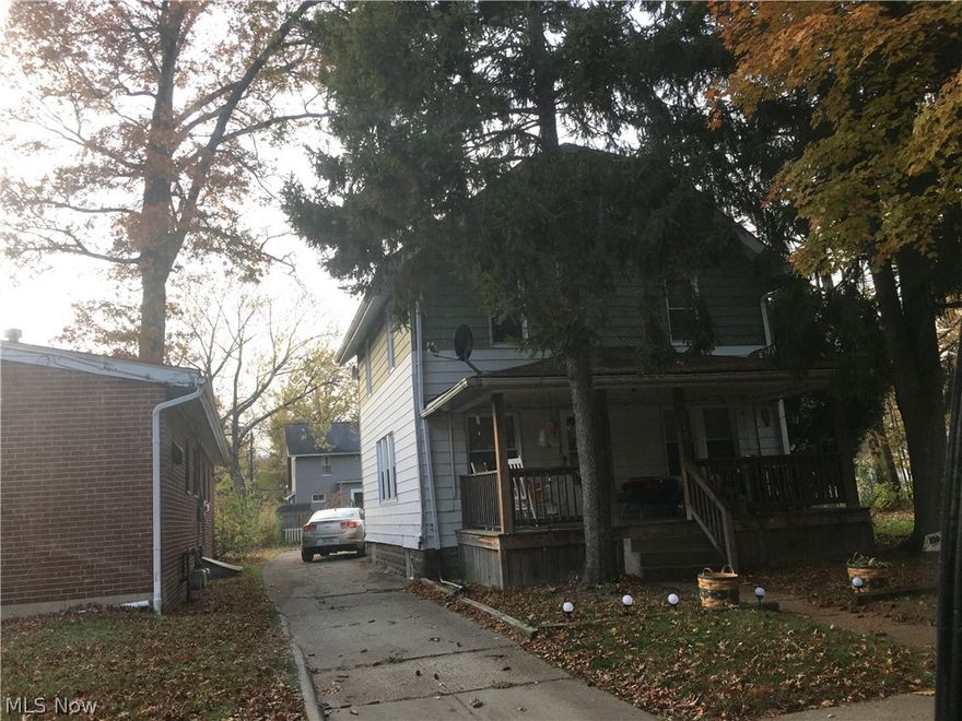 Excellent Investment property! Currently Rented at $700/mo. Long term tenant. Owner selling this house, and two other rental properties. 325 Grace, 959 Stadelman.