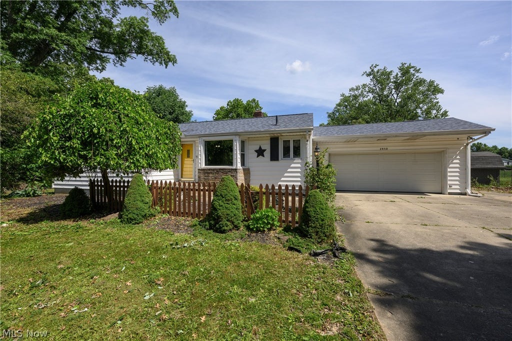 Photo of 2950 Stanton Avenue NW, Massillon, OH 44647 (MLS # 5219575)