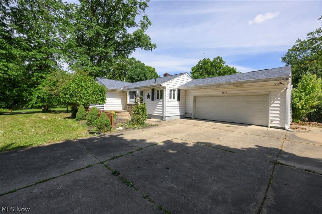 Photo of 2950 Stanton Avenue NW, Massillon, OH 44647 (MLS # 5219575)