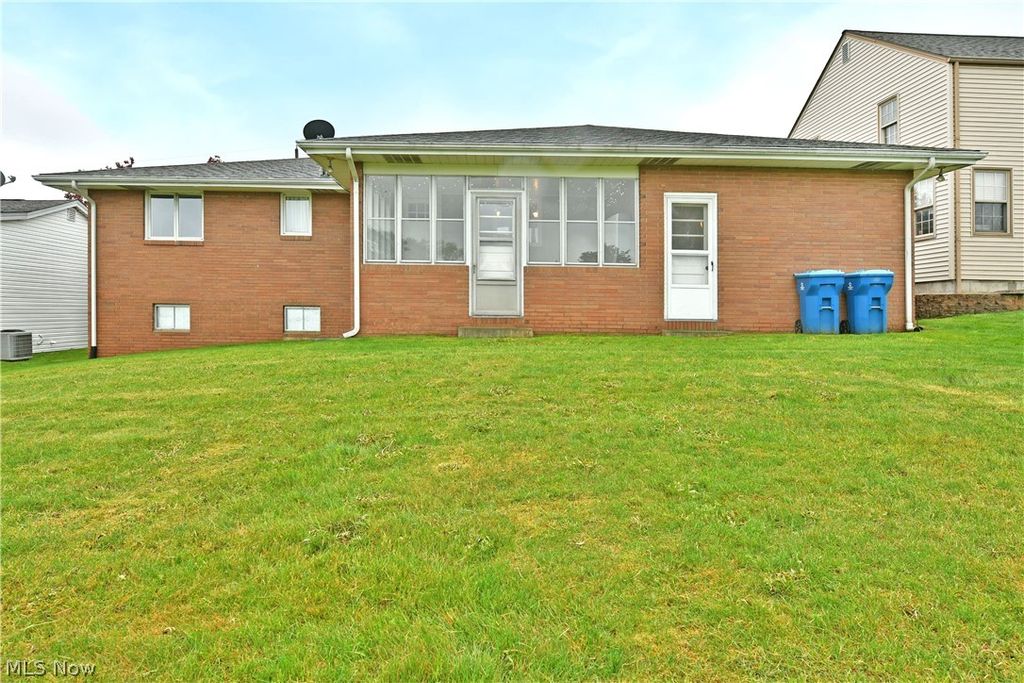 Photo of 499 W Harvey Street, Struthers, OH 44471 (MLS # 5206605)