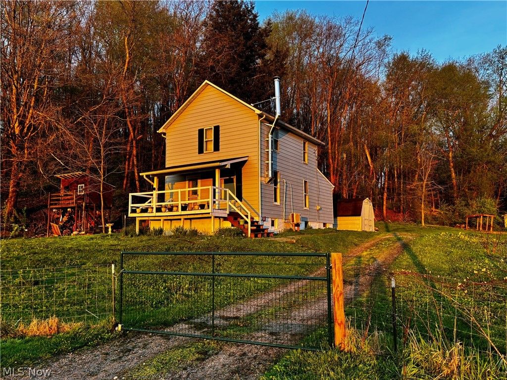 Photo of 8087 Magnet Road NE, Minerva, OH 44657 (MLS # 5203101)