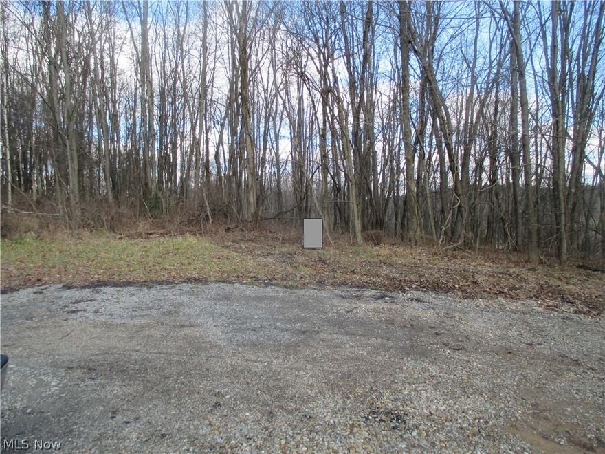 6.354+/- wooded acres.  1/4 mile dead end street.  Country setting close to town.  Desirable location in Donahey Estates 5th addition, just a 1/4 mile from Oak Shadows Golf Course.  Excellent building site for your dream home.