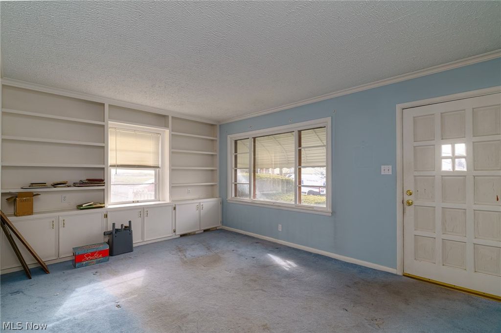 Photo of 23 Wayne Avenue, Akron, OH 44301 (MLS # 5196935)