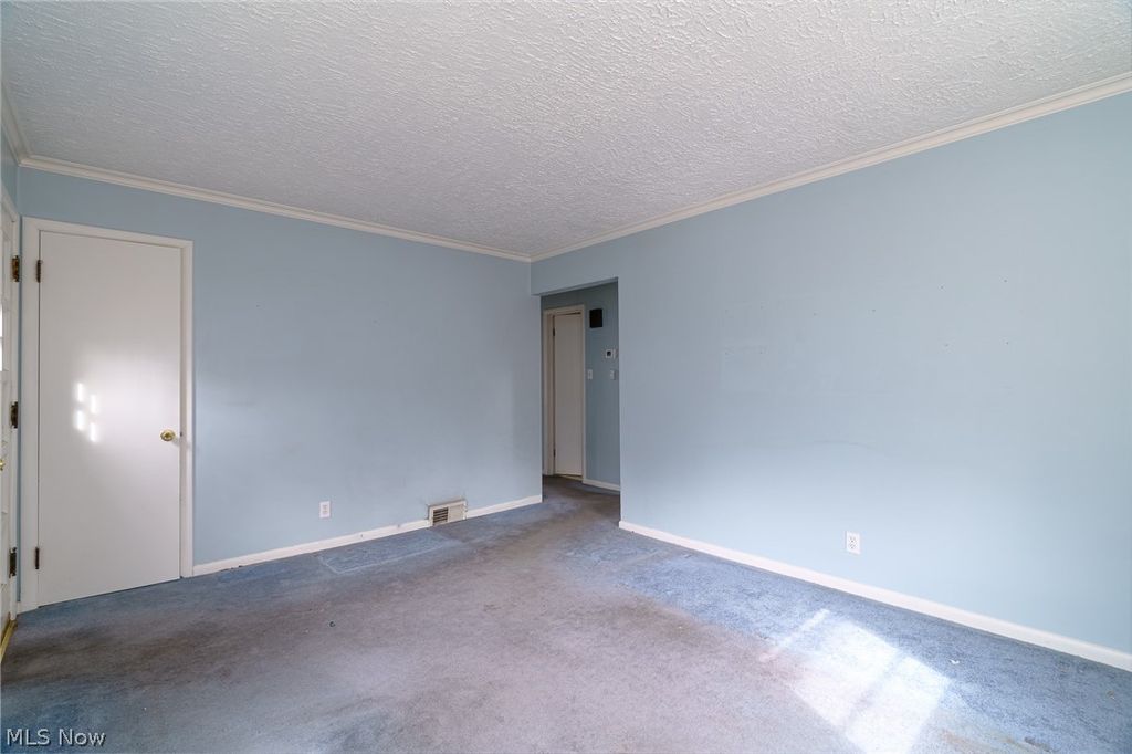 Photo of 23 Wayne Avenue, Akron, OH 44301 (MLS # 5196935)