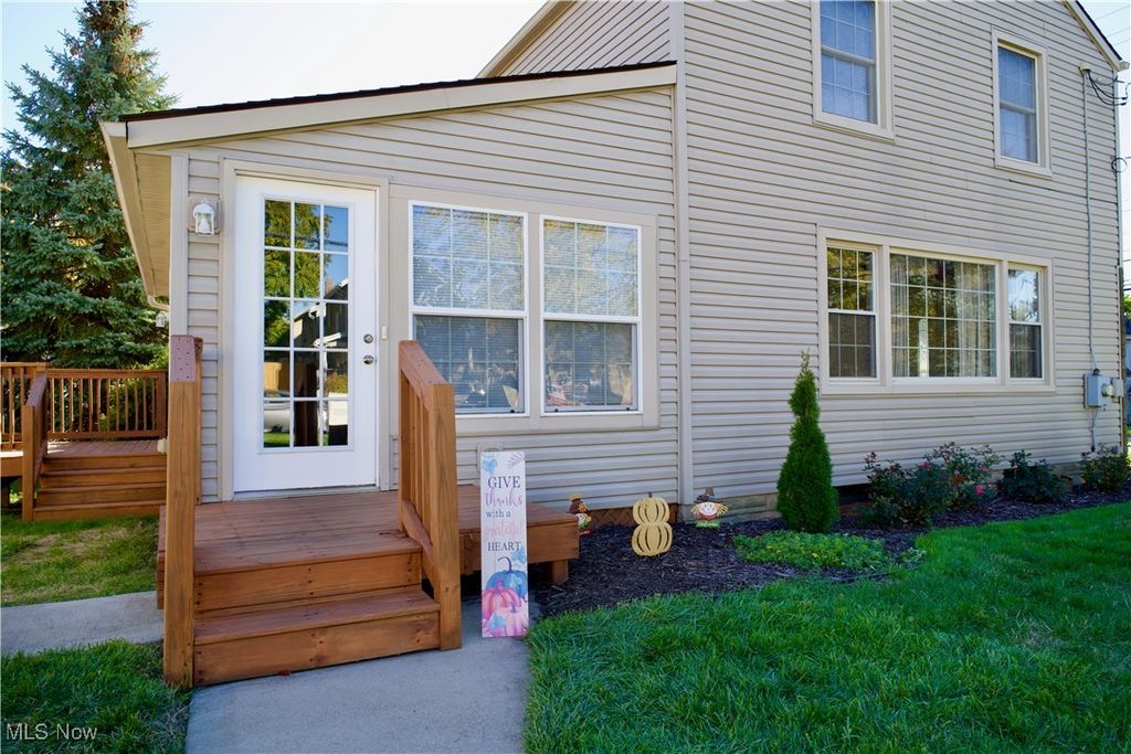 Photo of 1635 Brown Street, Akron, OH 44301 (MLS # 5168322)