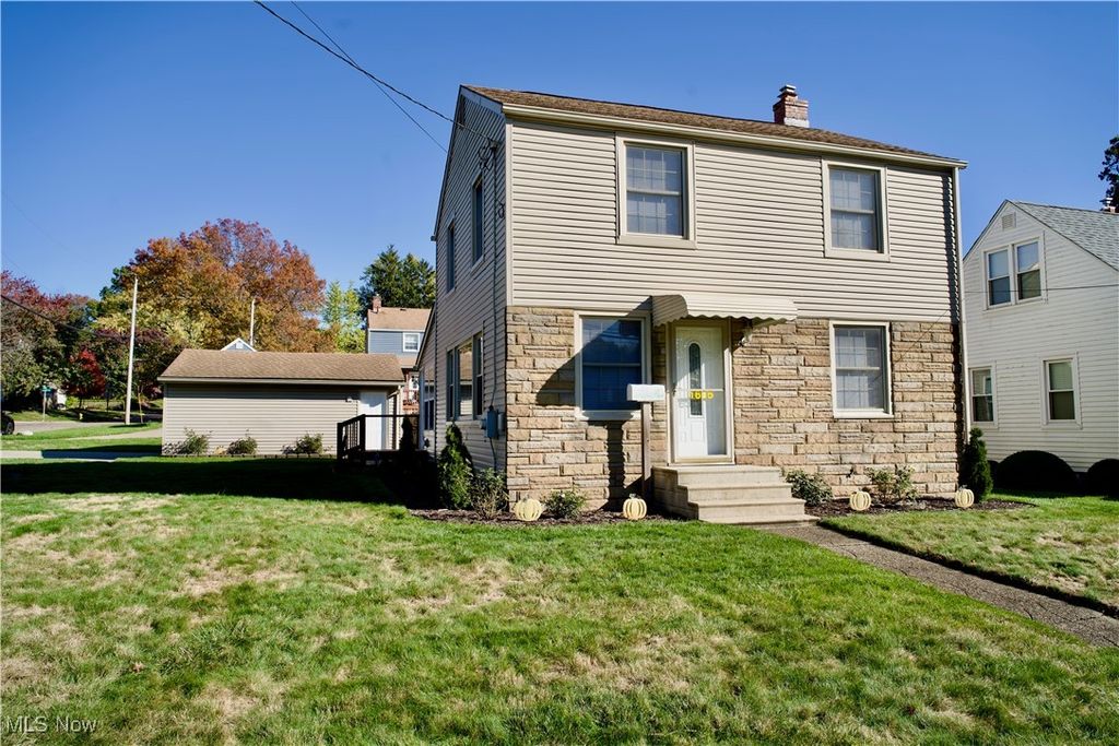 Photo of 1635 Brown Street, Akron, OH 44301 (MLS # 5168322)