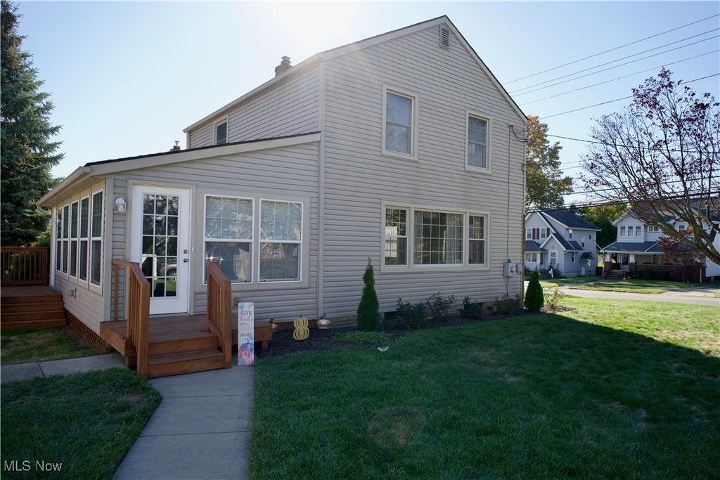 Photo of 1635 Brown Street, Akron, OH 44301 (MLS # 5168322)