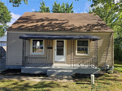 2532 E 38th Street, South Lorain, OH 44055 - #: 5052597