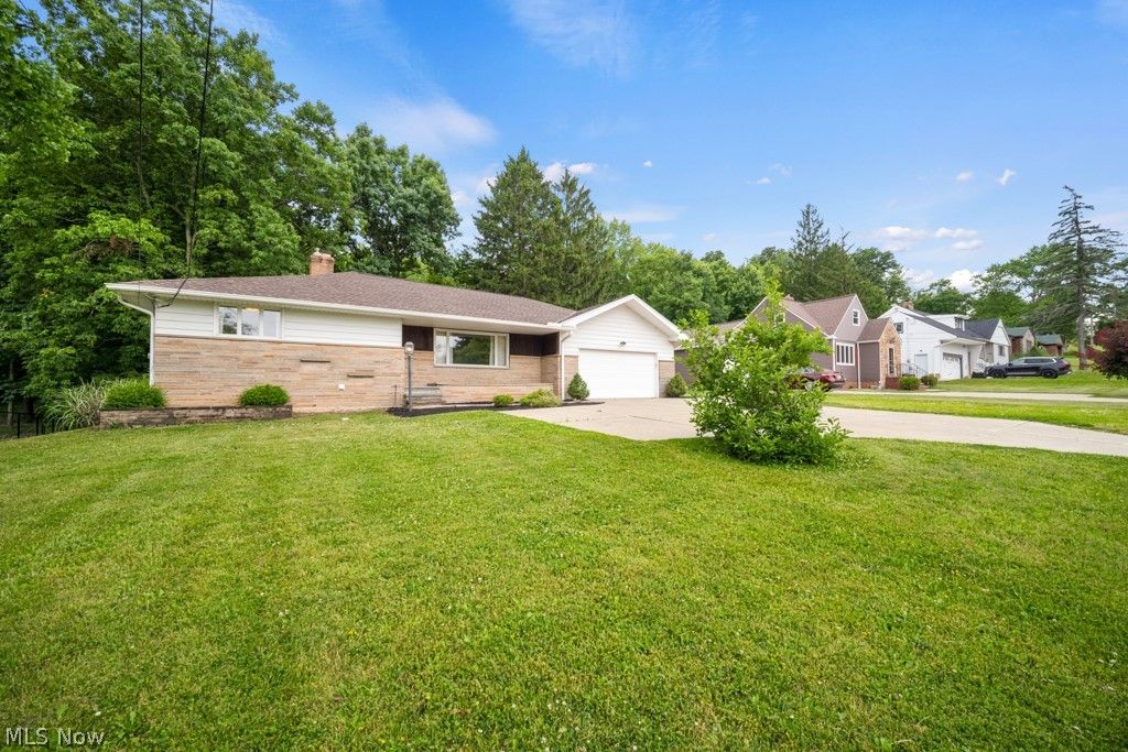 Photo of 1885 W Sprague Road, Broadview Heights, OH 44147 (MLS # 5221977)