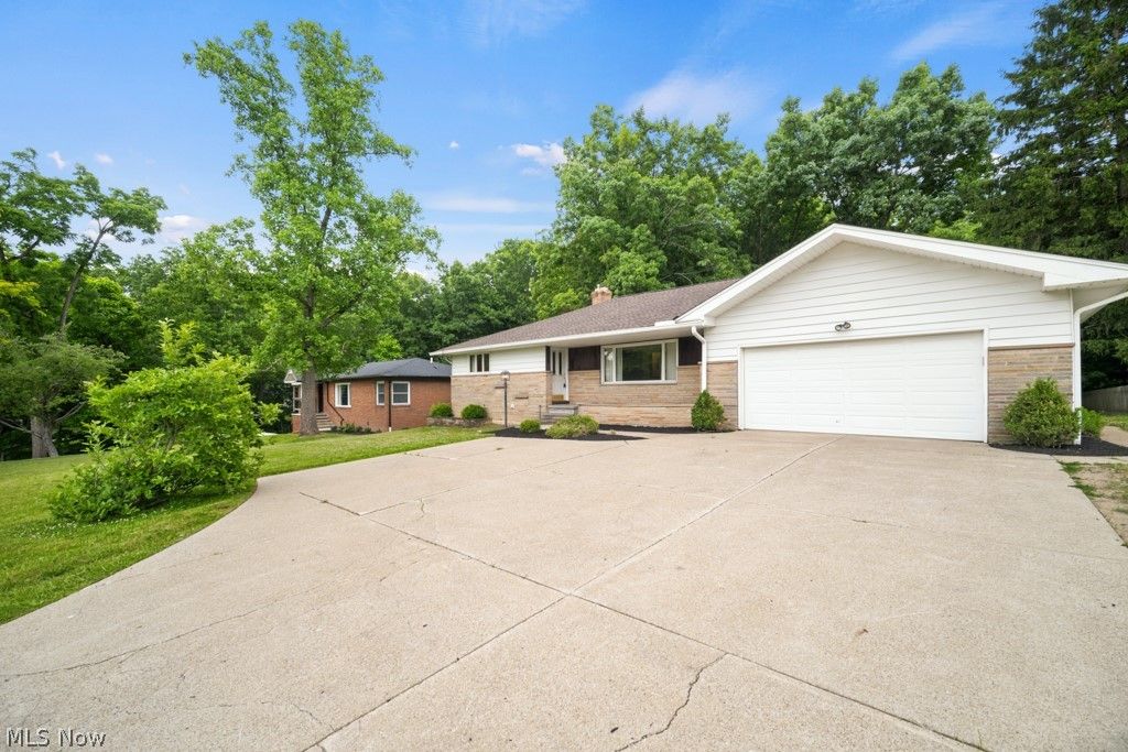 Photo of 1885 W Sprague Road, Broadview Heights, OH 44147 (MLS # 5221977)