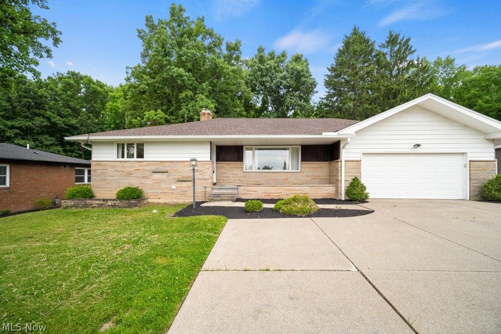 Photo of 1885 W Sprague Road, Broadview Heights, OH 44147 (MLS # 5221977)