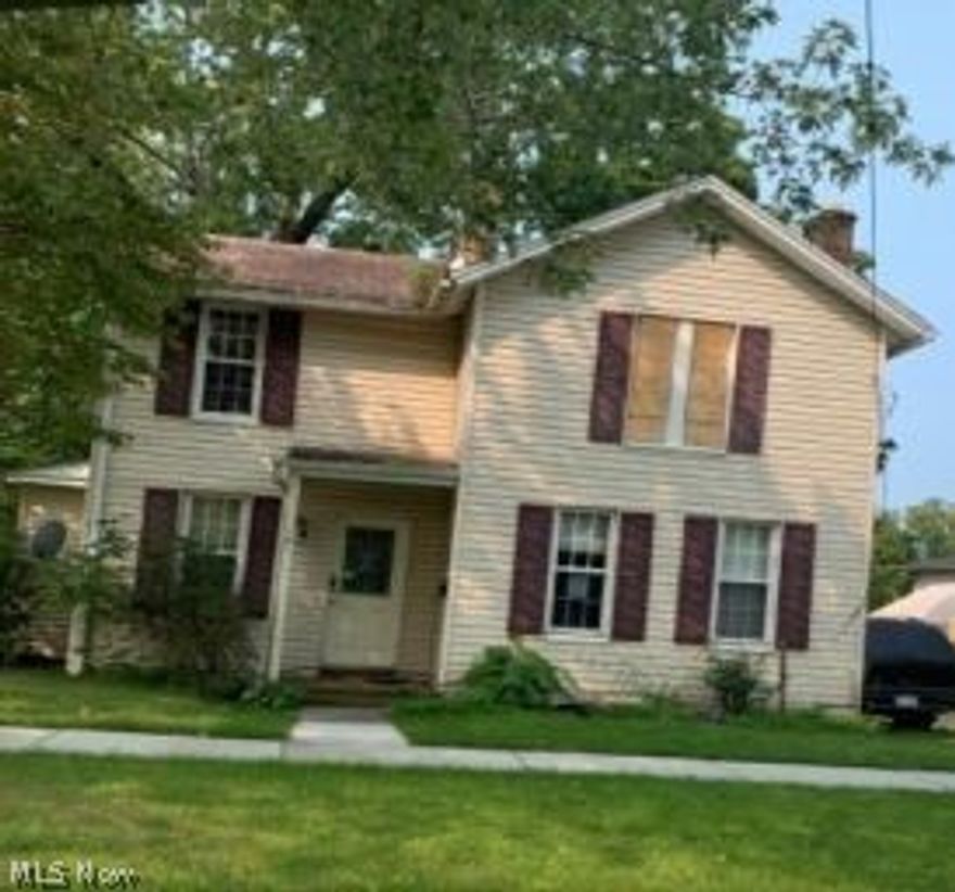 Online bidding only. According to public record this Single family home has 3 bedroom & 1 bath. Information is thought to be correct but not guaranteed. SOLD 100% AS-IS w/all faults. 10% Buyer Premium is added to the high bid. Buyer must do their own due diligence prior to bidding on the property.