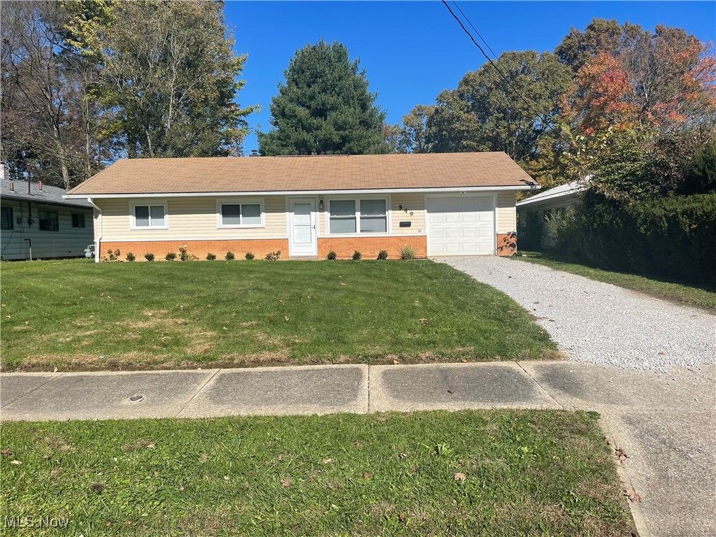 Photo of 549 Linwood Drive, Alliance, OH 44601 (MLS # 5167619)