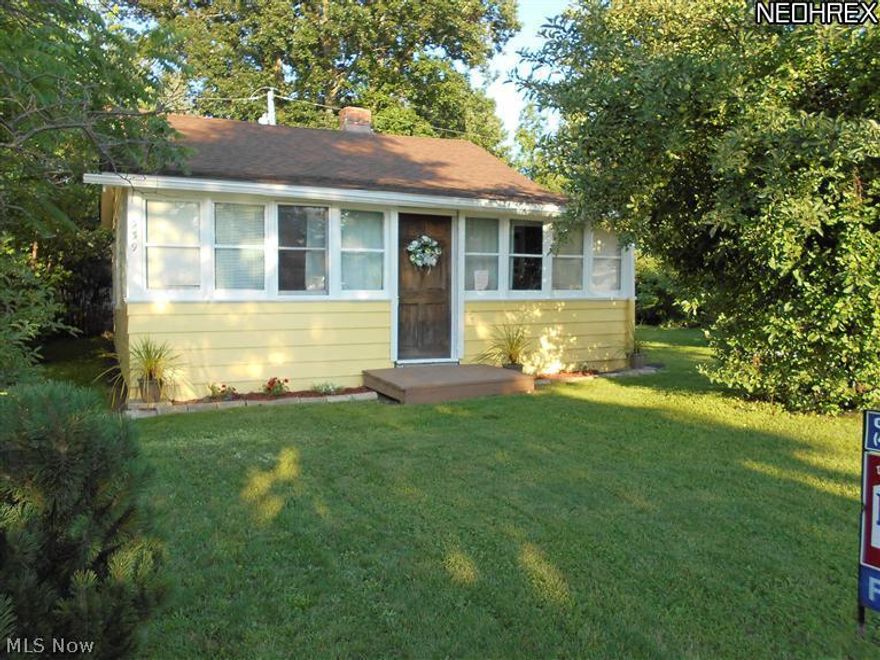 Motivated seller looking for quick sale...Cozy 2 bedroom 1 bath ranch home at a great price. Close to the lake, park and shopping. Property sits on 2 lots. New roof, new windows, exterior paint and gravel drive. Nice back porch. Needs a little TLC.