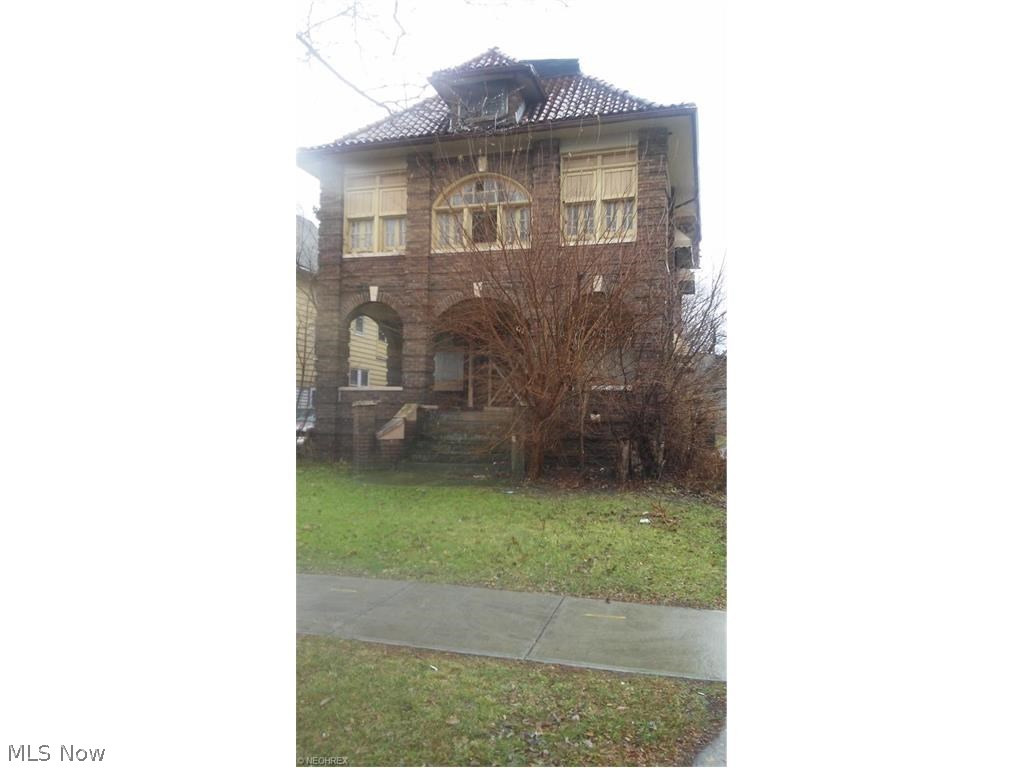 THIS IS ONE OF 69 PROPERTIES LISTED BY THE SELLER. SINGLES , DOUBLES, TRIPLES, ONE COMMERCIAL BLDG AND ONE VACANT LOT. CONTACT LISTING AGENT. SELLER SEEKING CASH BUYER TO ACQUIRE ALL PROPERTIES. LIST AVAILABLE AFTER PROOF OF FUNDS SUBMITTED TO LISTING AGENT. CONTACT LISTING AGENT CHUCK AMATO WITH ANY QUESTIONS.