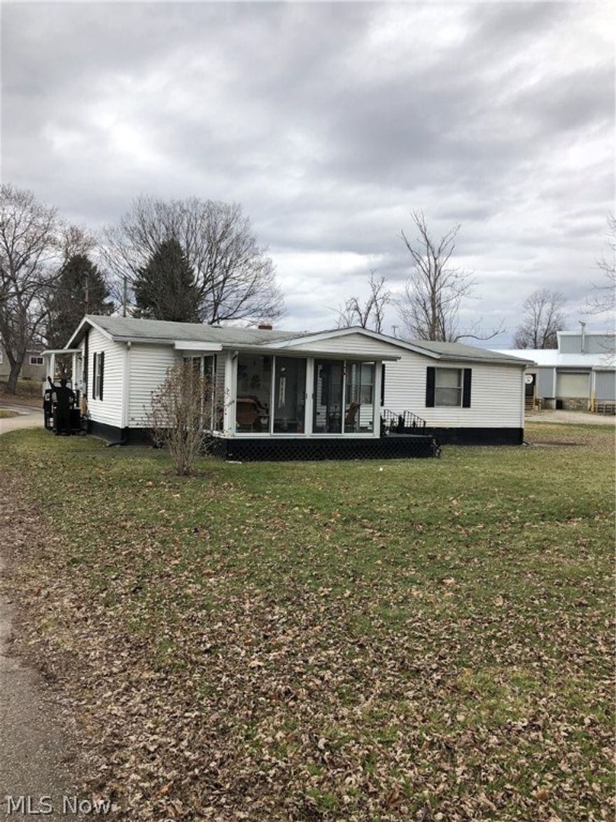 Wonderful one-owner home in Minerva. Nice, convenient location! Master has full bath with jetted tub. Modular home with vaulted ceiling and open living space. Home in great shape and well taken care of!
