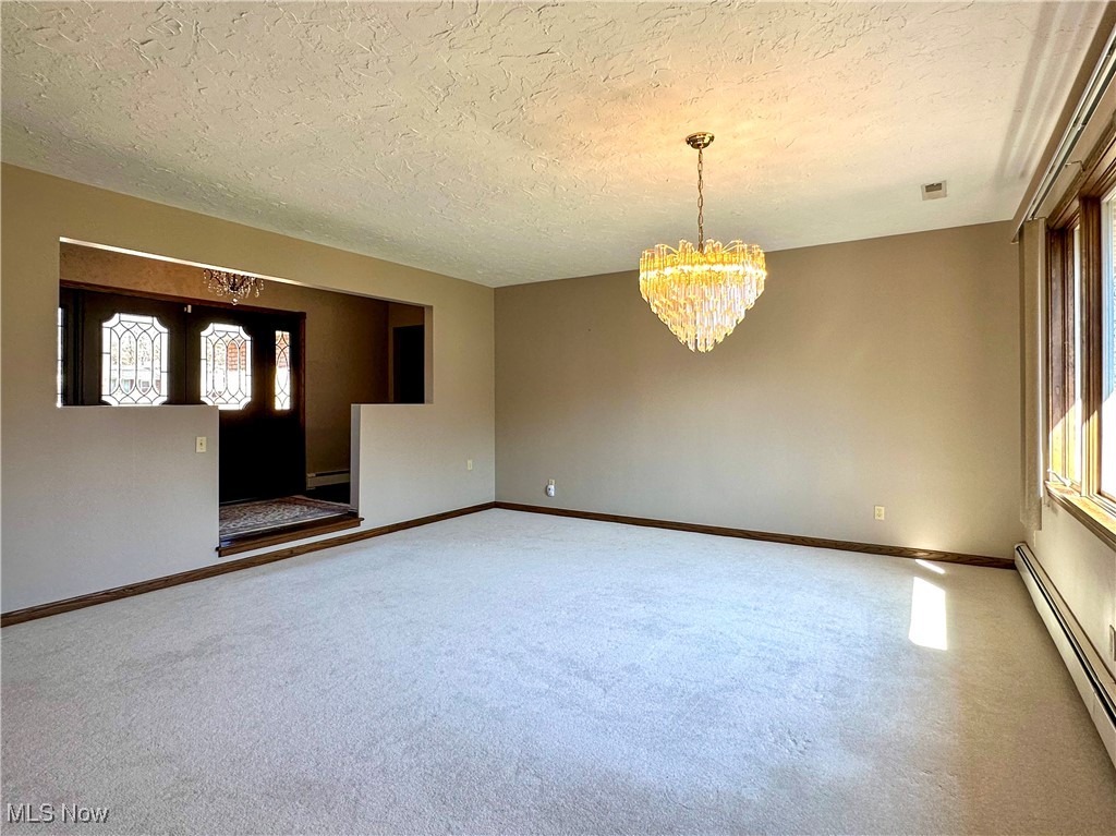 365 Sunset Drive, Brookfield, Ohio image 9