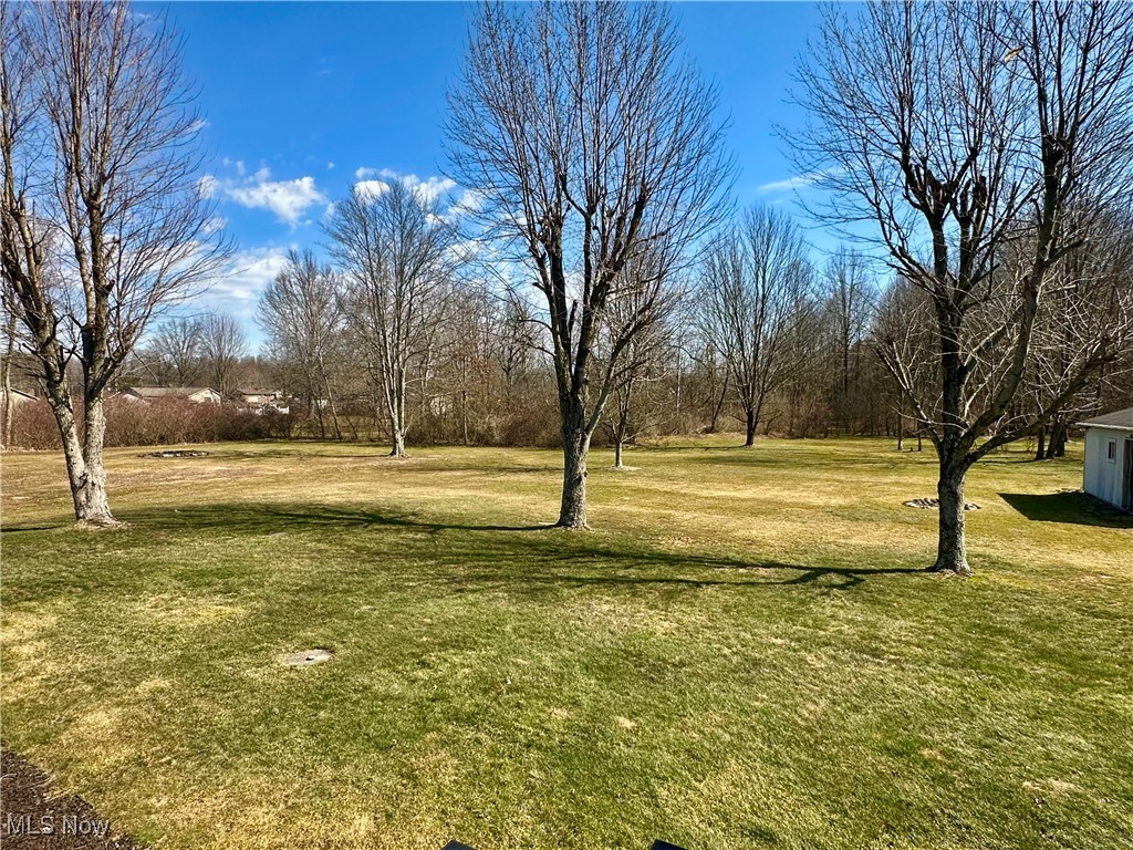 365 Sunset Drive, Brookfield, Ohio image 4