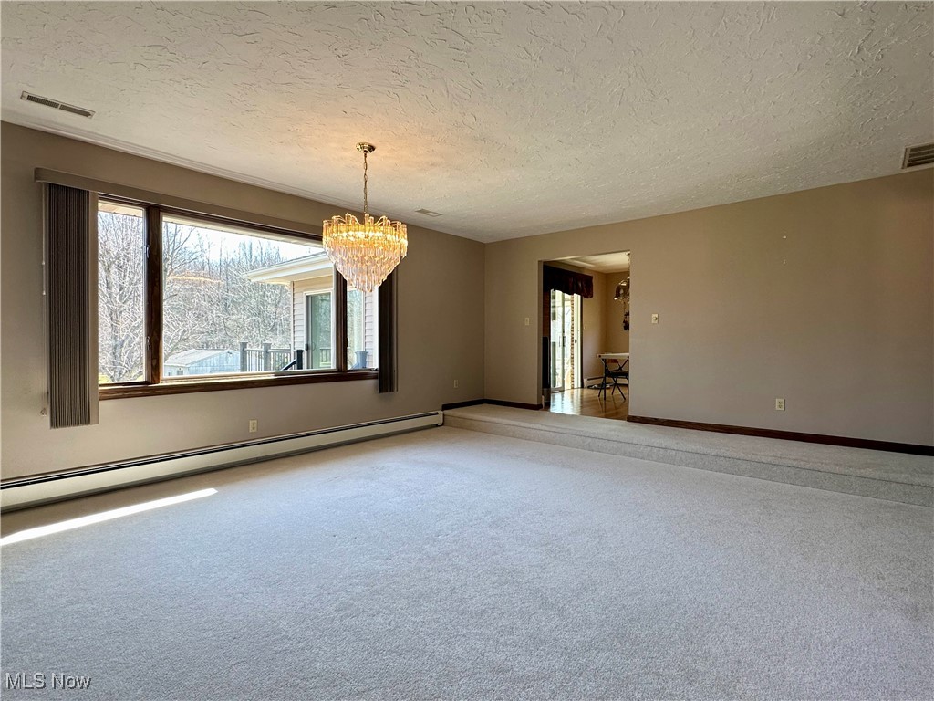 365 Sunset Drive, Brookfield, Ohio image 11