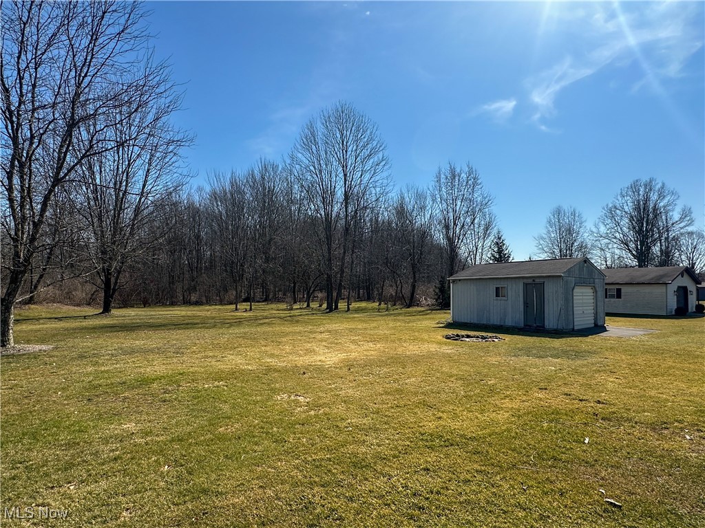 365 Sunset Drive, Brookfield, Ohio image 5