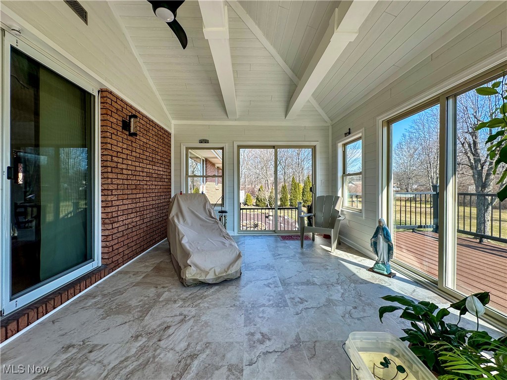 365 Sunset Drive, Brookfield, Ohio image 17