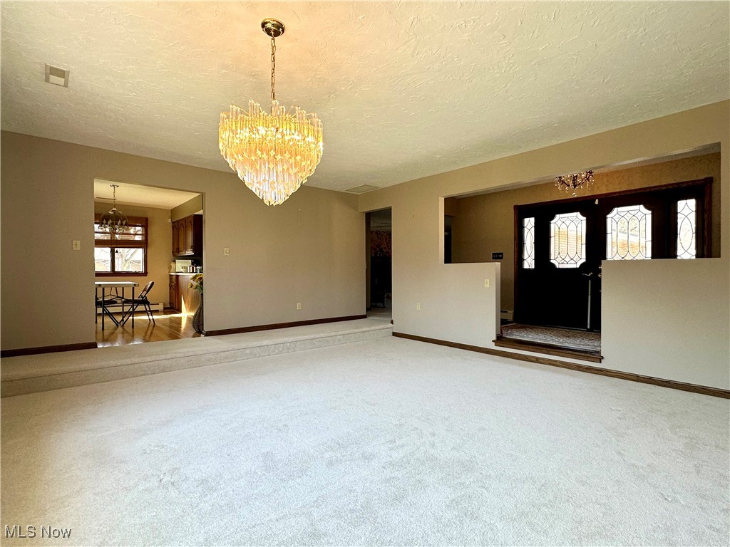 365 Sunset Drive, Brookfield, Ohio image 12