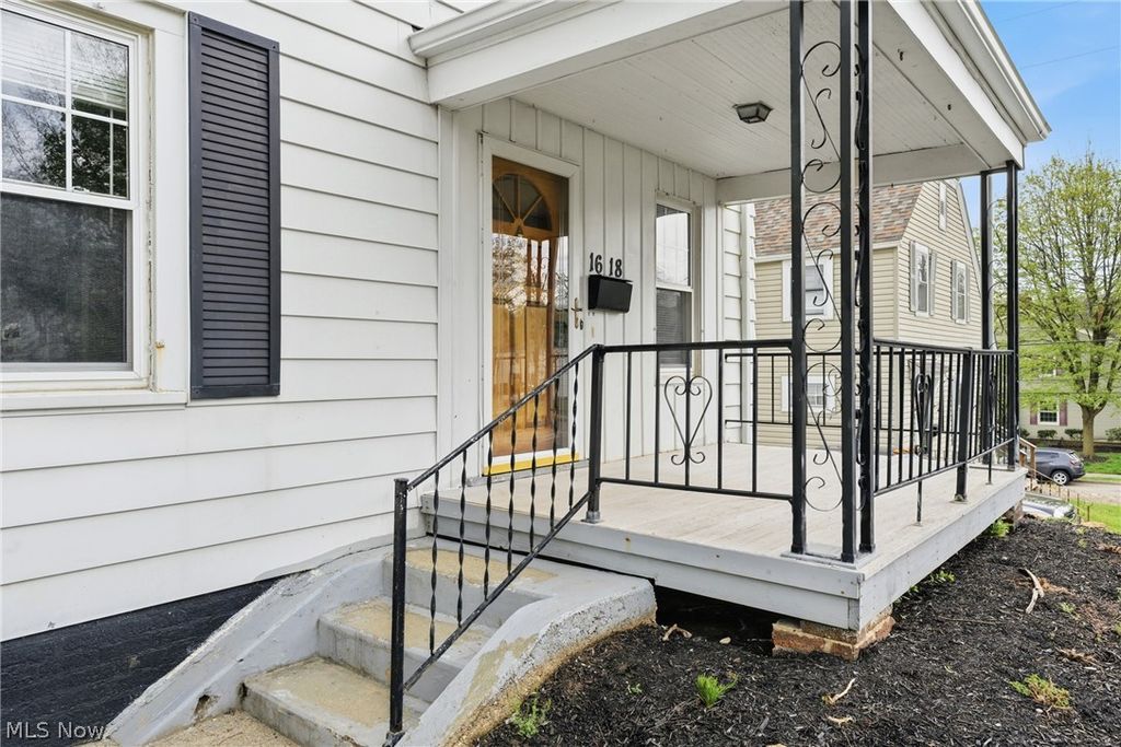 Photo of 1618 Hobart Avenue NE, Massillon, OH 44646 (MLS # 5201435)