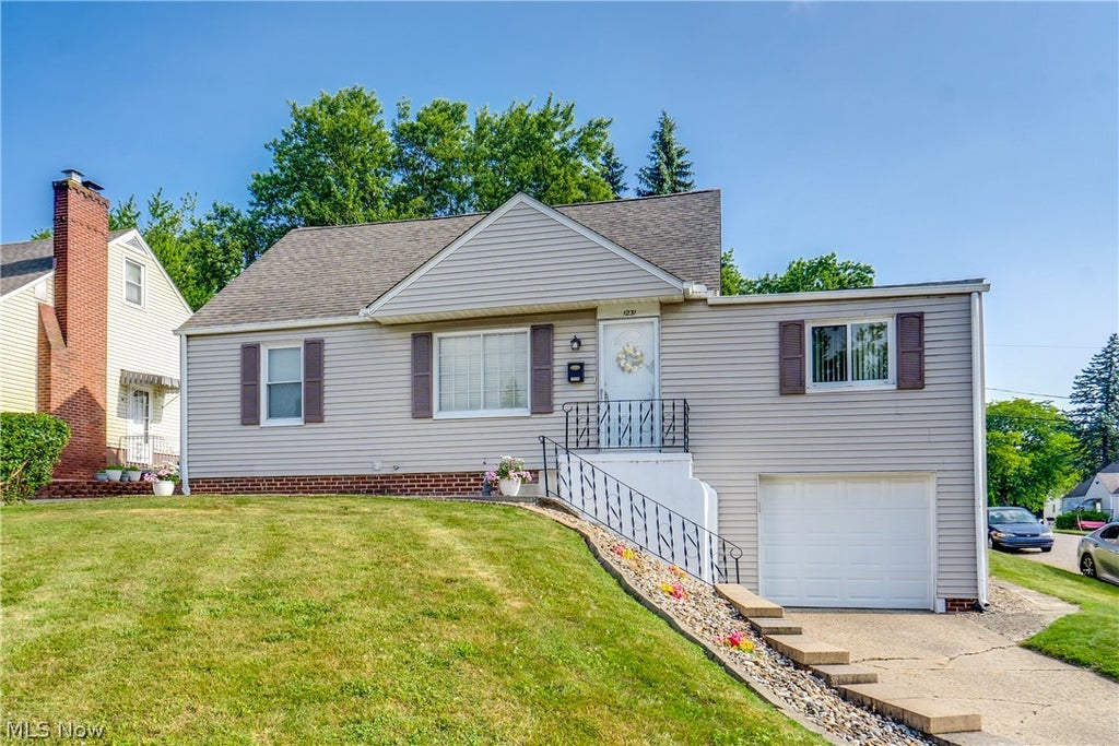 Photo of 1231 Spangler Street NE, Canton, OH 44714 (MLS # 5223654)