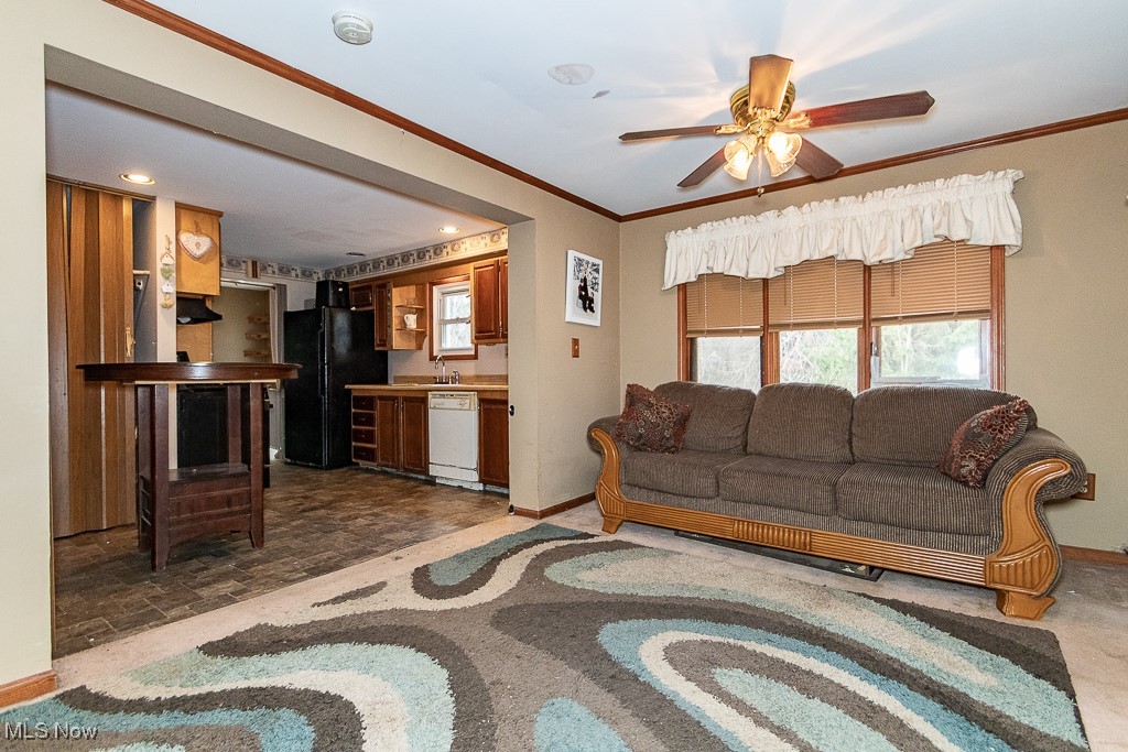 10932 Thwing Road, Chardon, Ohio image 11