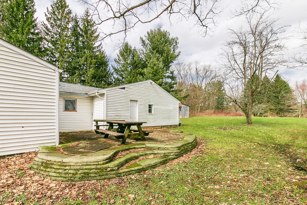 10932 Thwing Road, Chardon, Ohio image 7