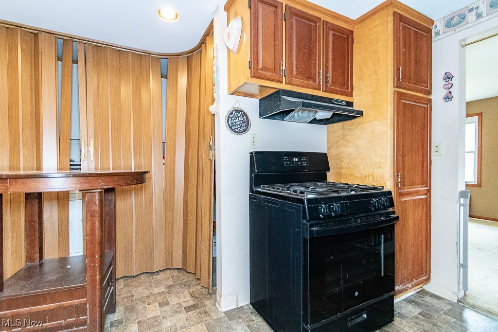 10932 Thwing Road, Chardon, Ohio image 15