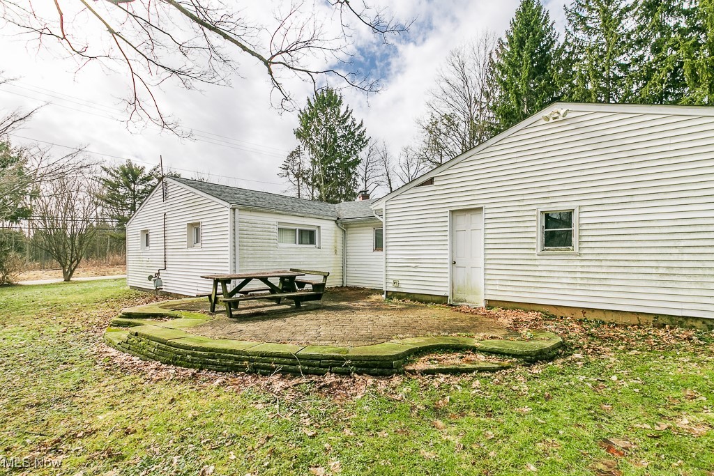 10932 Thwing Road, Chardon, Ohio image 6